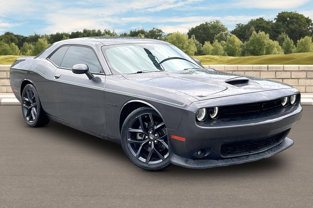 Used 2022 Dodge Challenger R/T w/ Blacktop Package RWD image 2