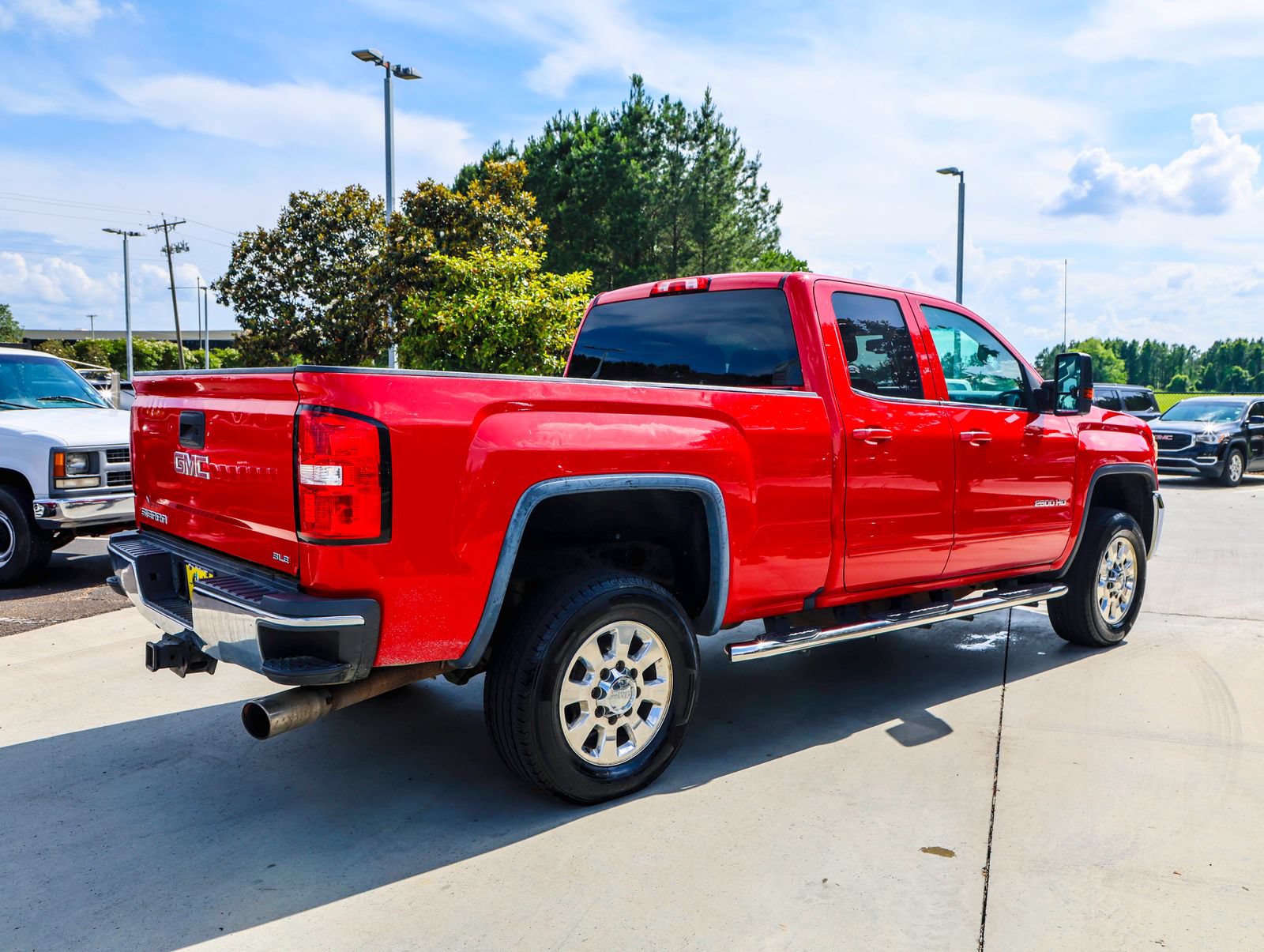 Used 2017 GMC Sierra 2500 SLE w/ SLE Fleet Preferred Package AWD/4WD image 8