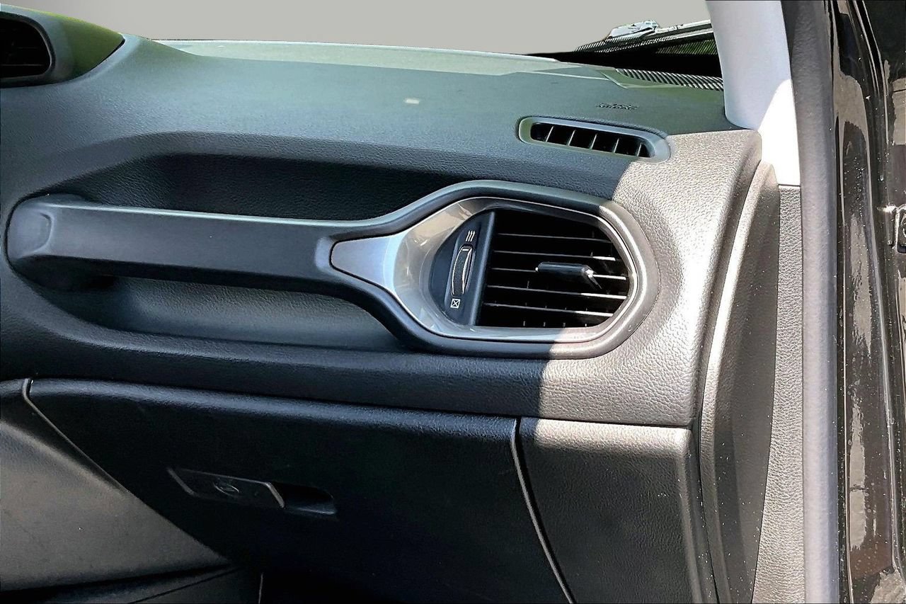 Certified 2022 Jeep Renegade Latitude AWD/4WD image 20