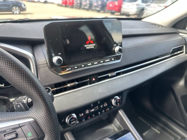 Used 2025 Mitsubishi Outlander SEL AWD/4WD image 2