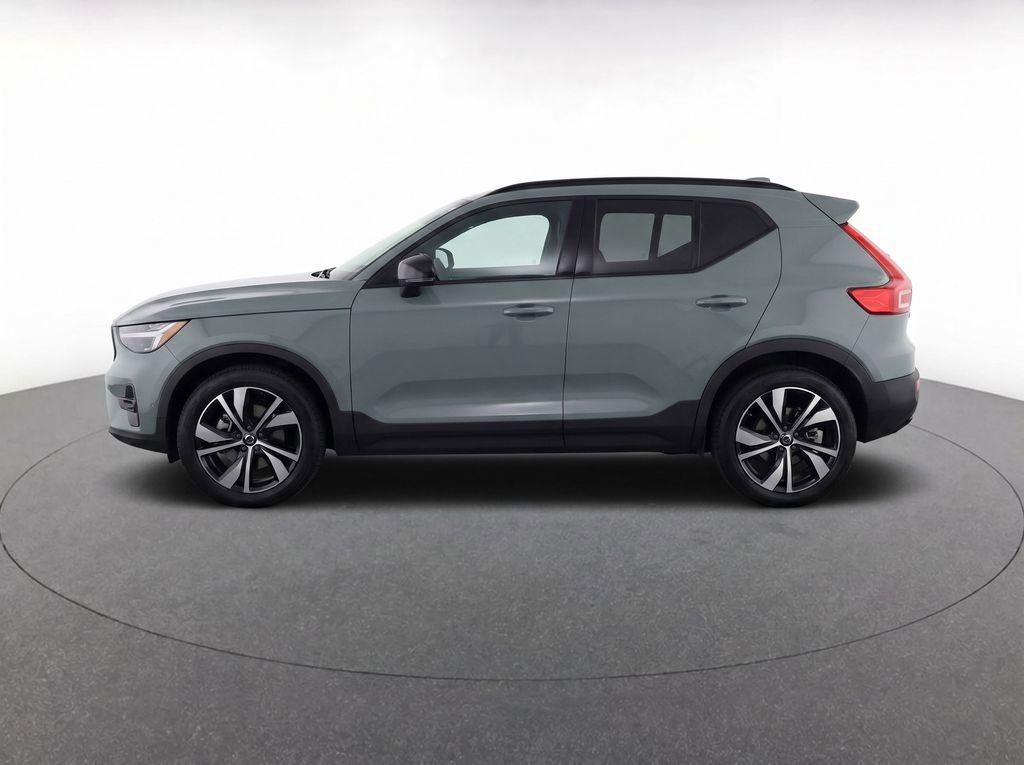 Used 2024 Volvo XC40 B5 Plus w/ Protection Package Premier AWD/4WD image 6