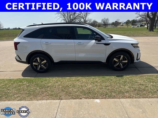 Certified 2022 Kia Sorento S w/ Panoramic Sunroof Package image 2