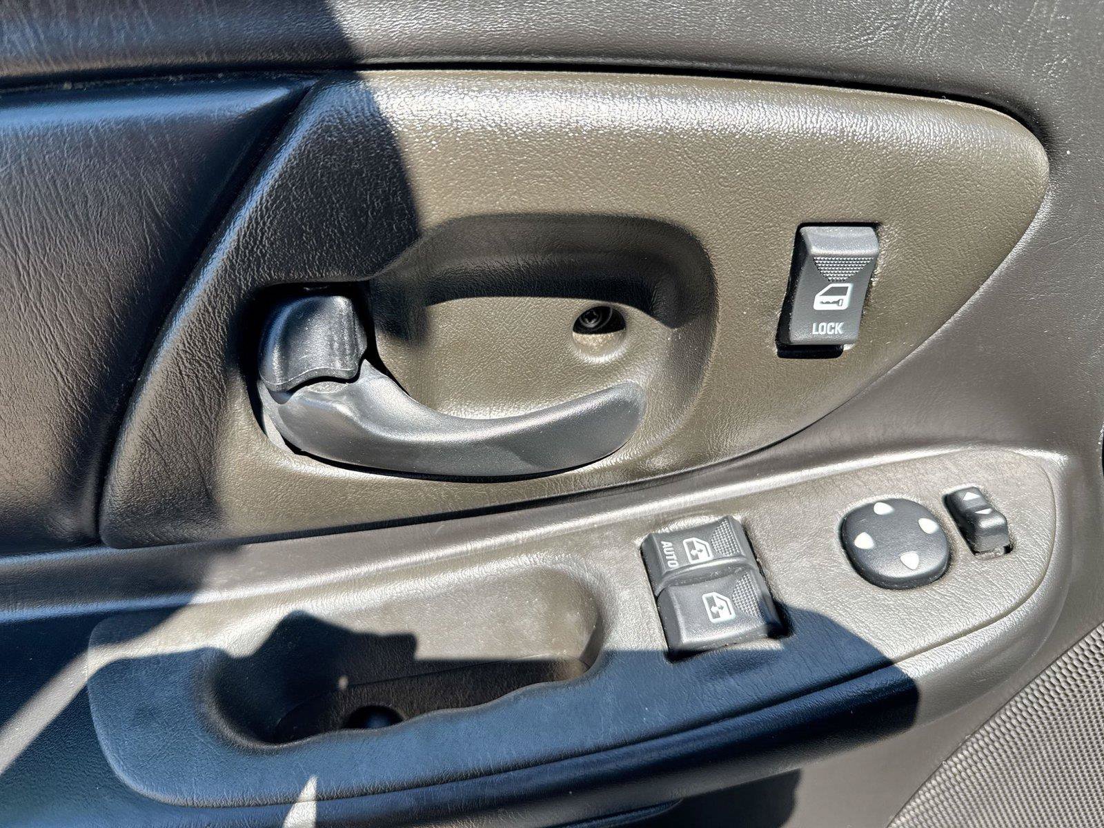 Used 2004 Chevrolet Monte Carlo SS w/ Preferred Equipment Group FWD image 5