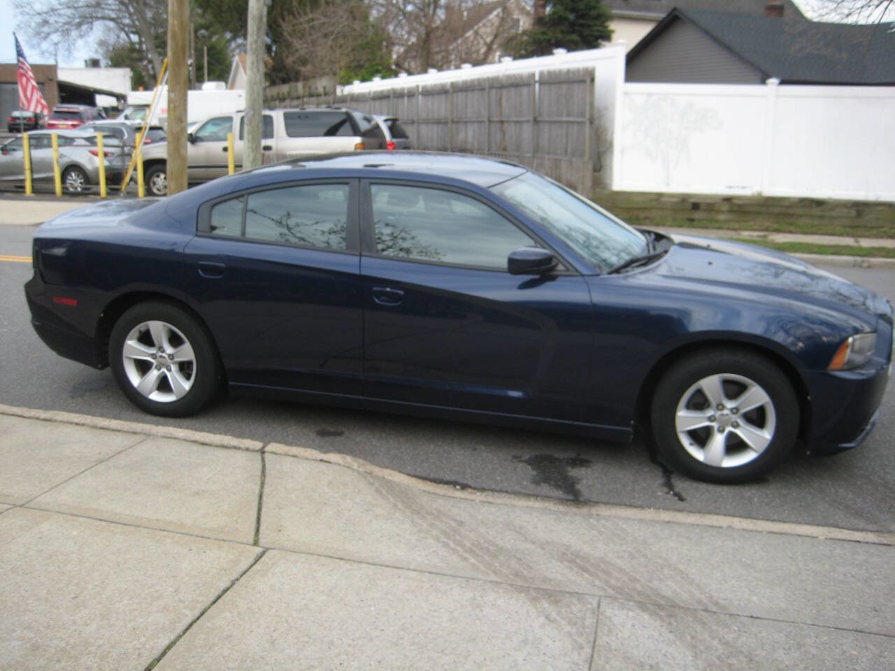 Used 2013 Dodge Charger SE w/ Connectivity Group RWD image 4