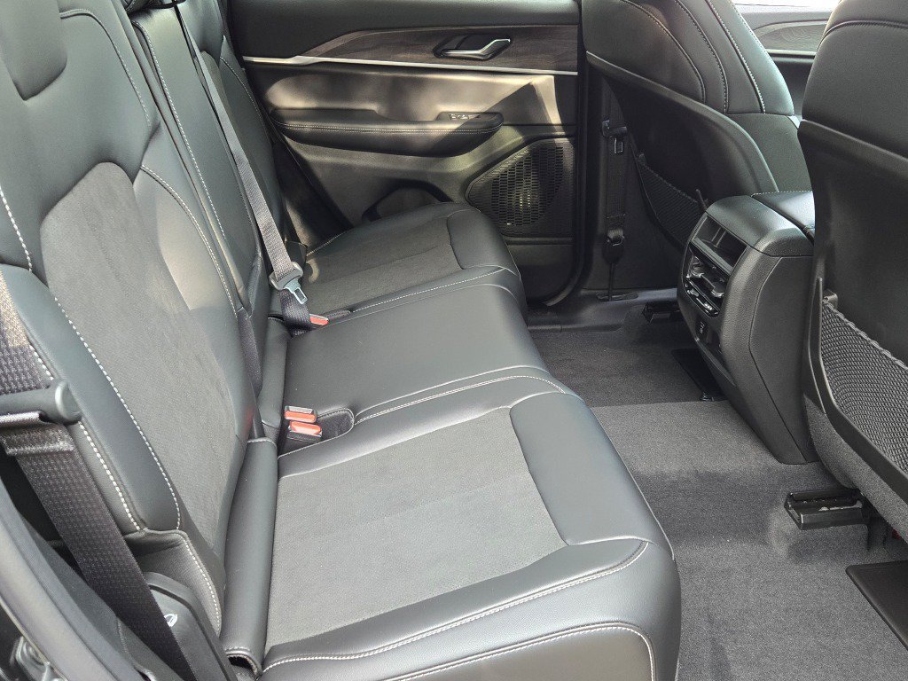 New 2027 Jeep Grand Cherokee Altitude AWD/4WD image 12