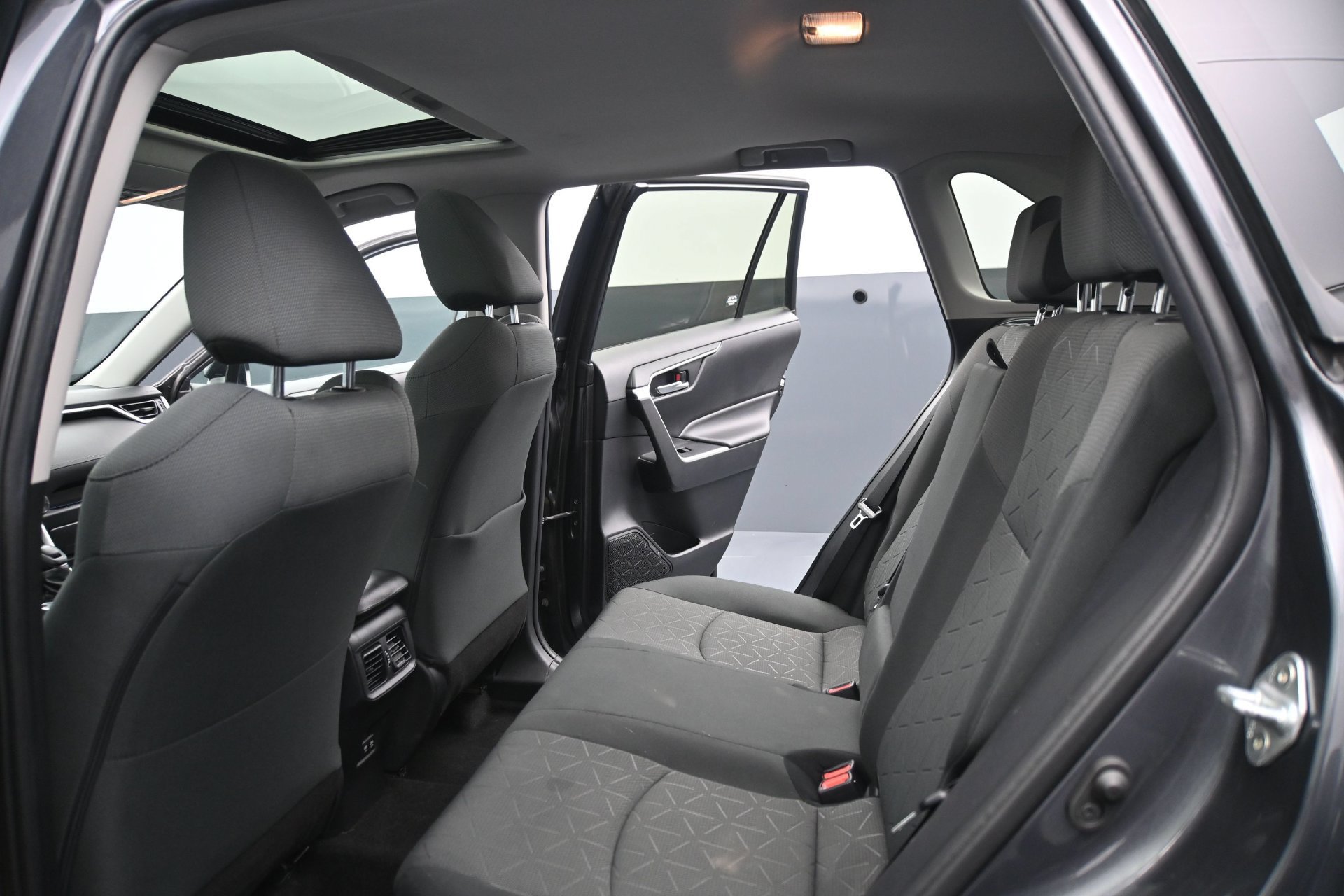 Used 2020 Toyota RAV4 XLE w/ Convenience Package AWD/4WD image 17