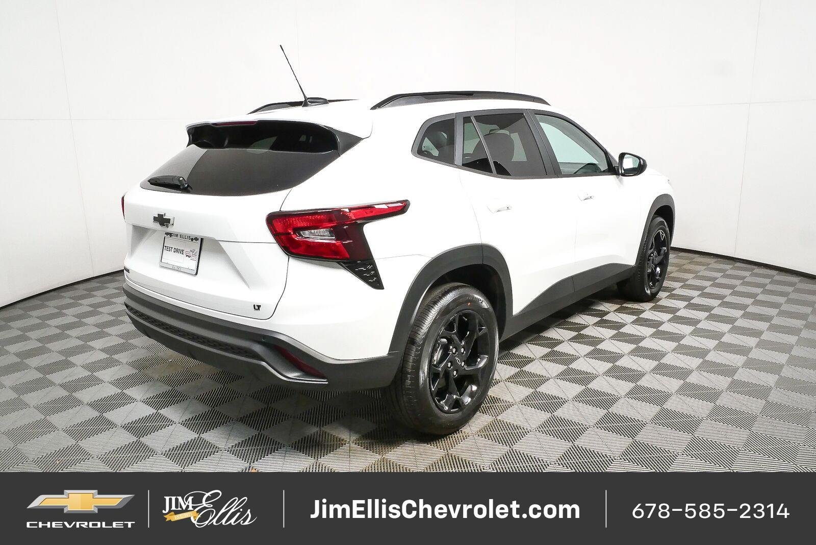 New 2026 Chevrolet Trax LT w/ Driver Confidence Package FWD image 3