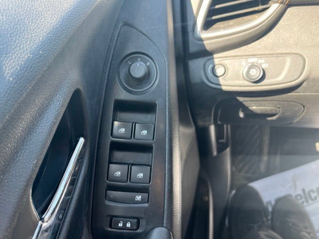 Used 2018 Chevrolet Trax LT w/ LT Convenience Package FWD image 19