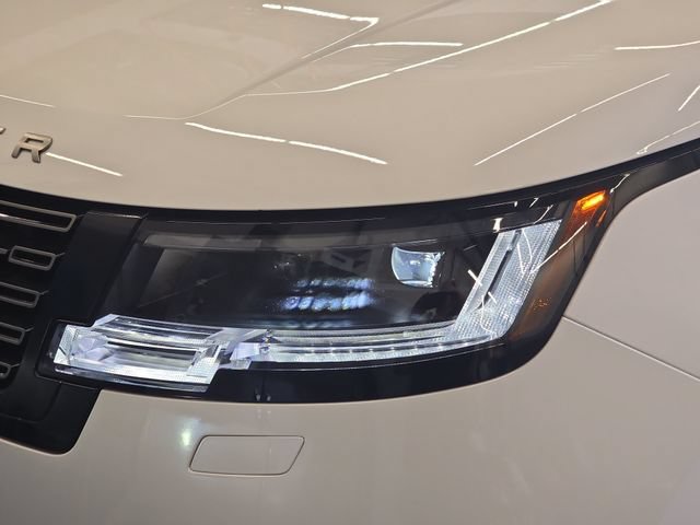 Certified 2025 Land Rover Range Rover SE AWD/4WD image 32