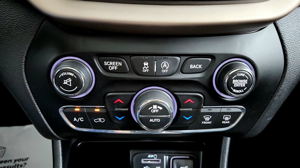 Used 2017 Jeep Cherokee Limited AWD/4WD image 27