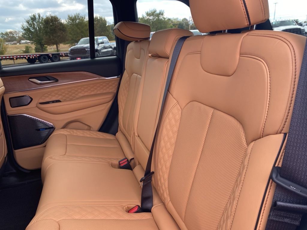 New 2025 Jeep Grand Cherokee Summit image 36