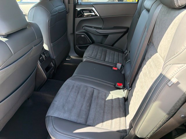 New 2026 Mitsubishi Outlander SE FWD image 18