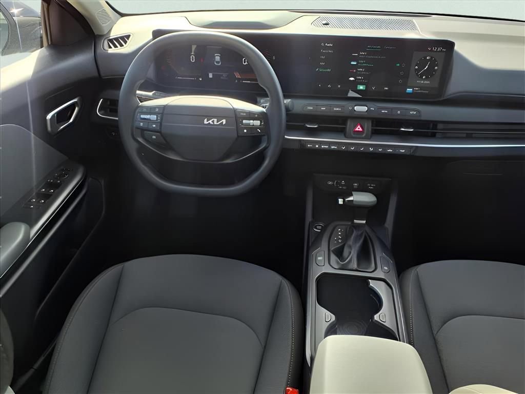 Used 2025 Kia K4 LXS image 11