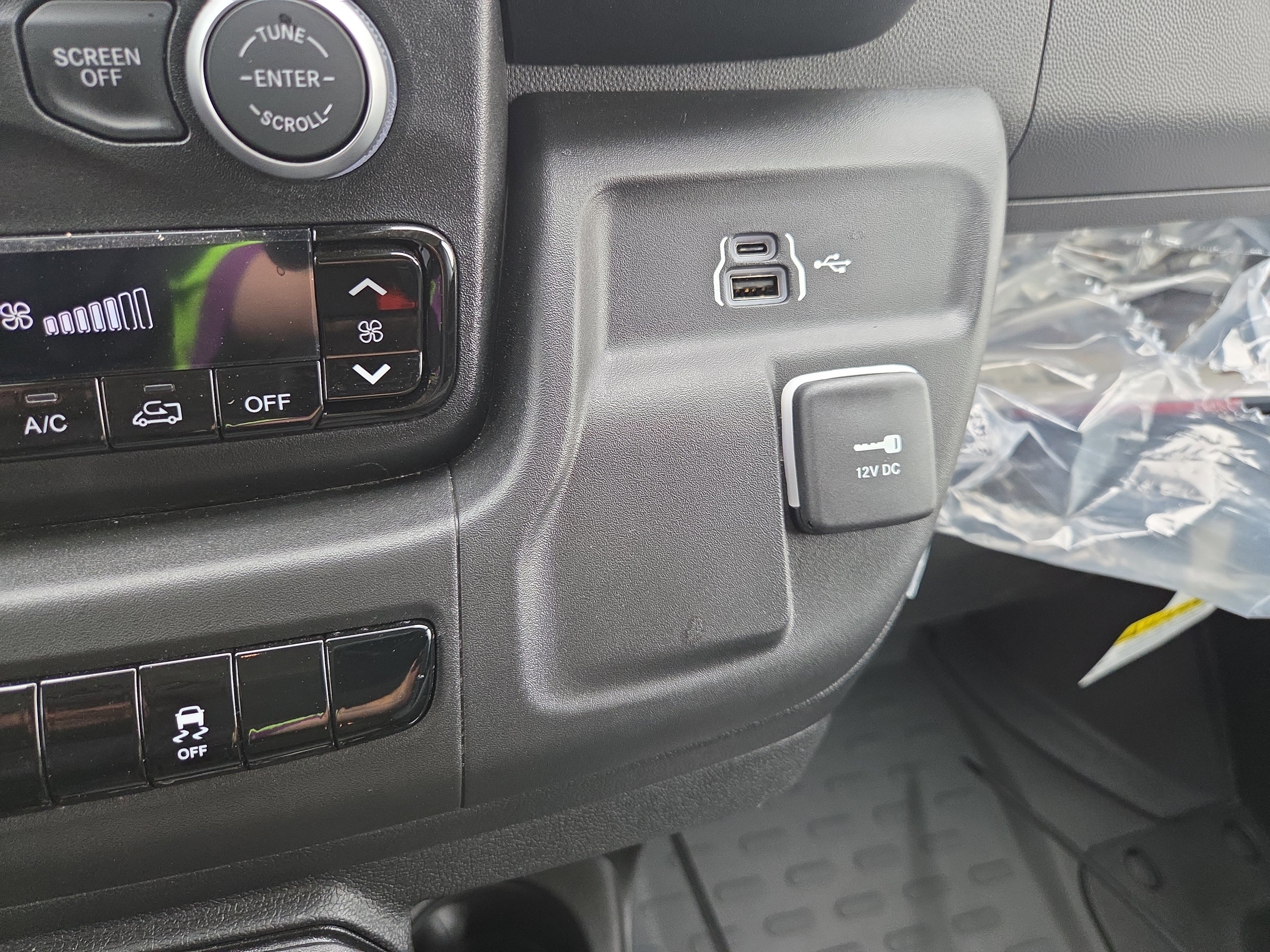 Used 2025 RAM ProMaster 2500 w/ Storage Group image 15