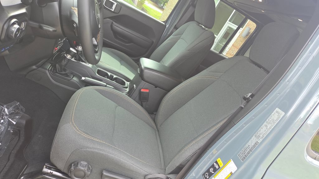 Used 2024 Jeep Wrangler Unlimited AWD/4WD image 17