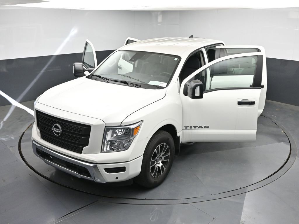 Used 2024 Nissan Titan SV w/ SV Convenience Package image 43