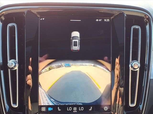 Used 2025 Volvo XC40 B5 Core image 19