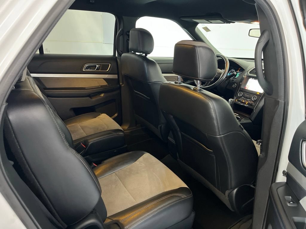 Used 2017 Ford Explorer XLT w/ Equipment Group 202A AWD/4WD image 23