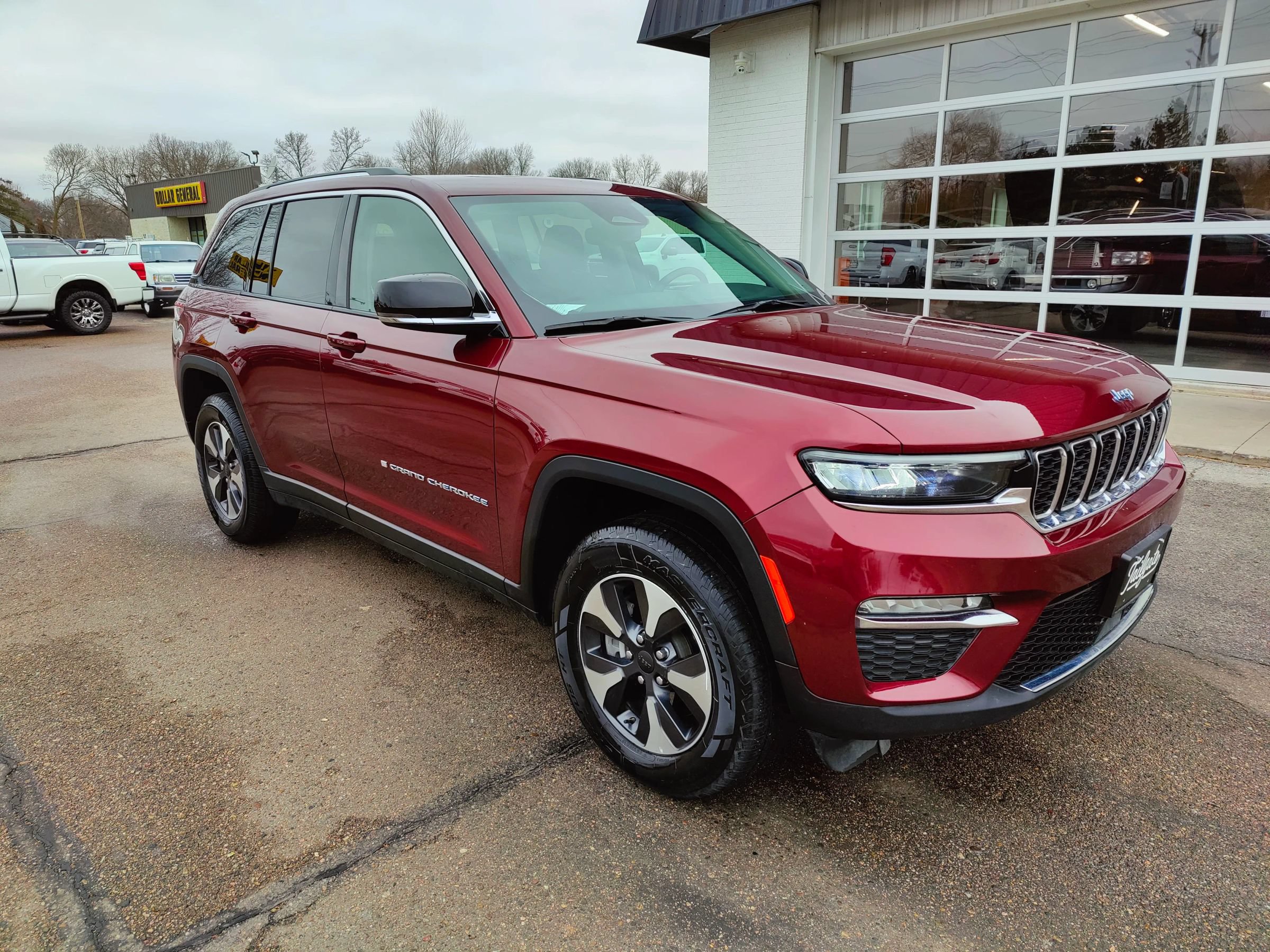 Used 2024 Jeep Grand Cherokee Limited 4xe AWD/4WD image 2