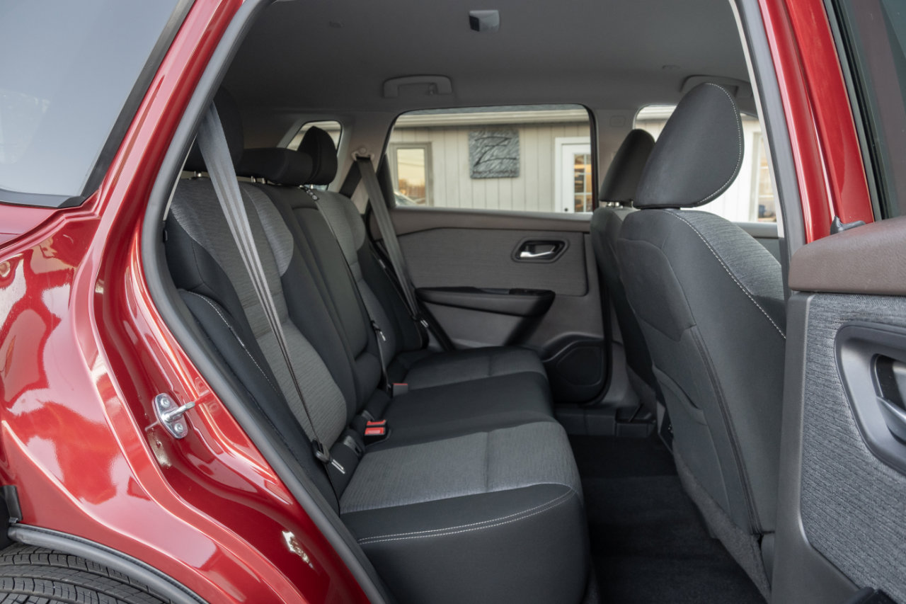 Used 2023 Nissan Rogue SV image 31