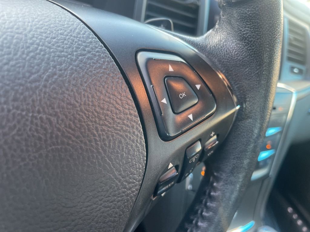 Used 2014 Lincoln MKS image 16