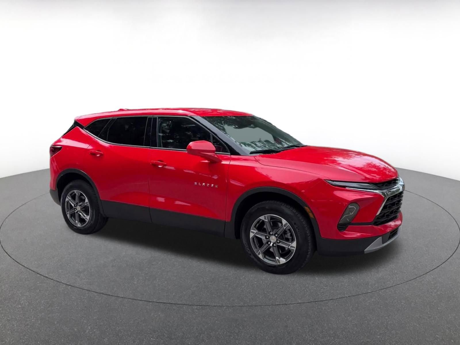 Used 2025 Chevrolet Blazer LT FWD video 2
