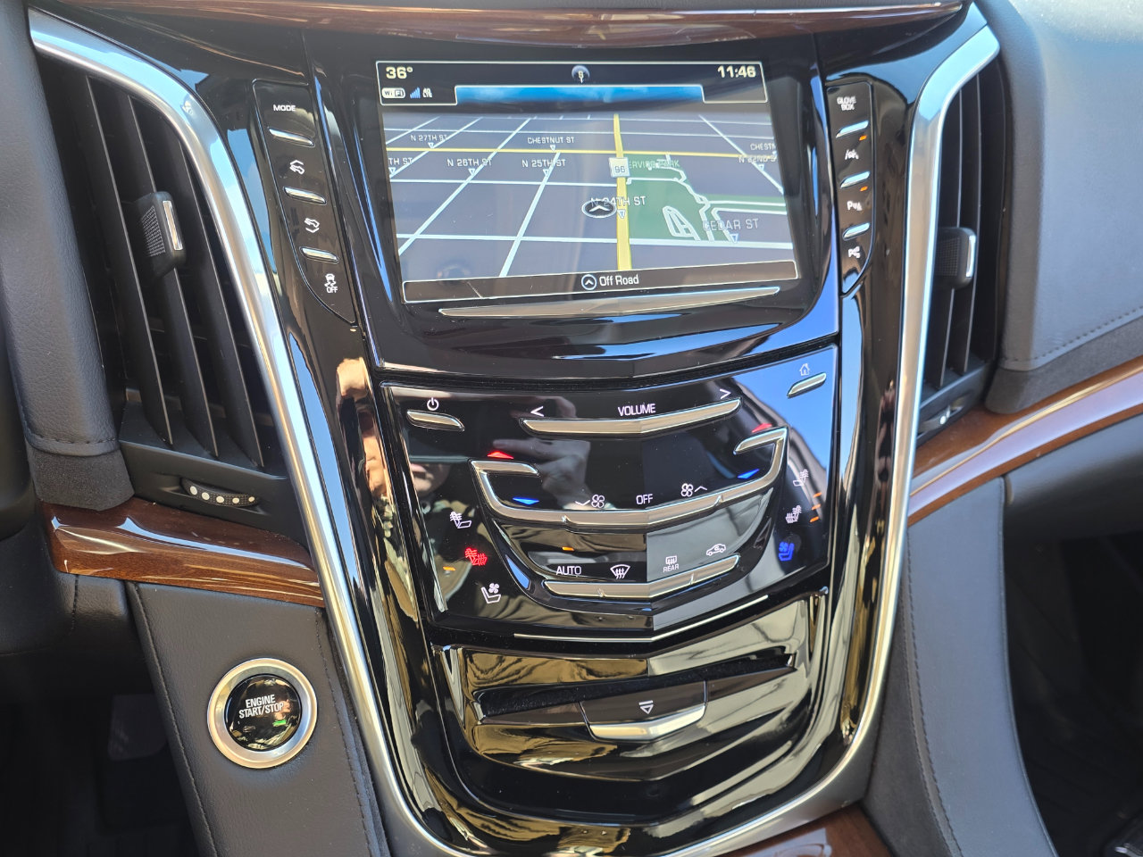 Used 2020 Cadillac Escalade Luxury image 4