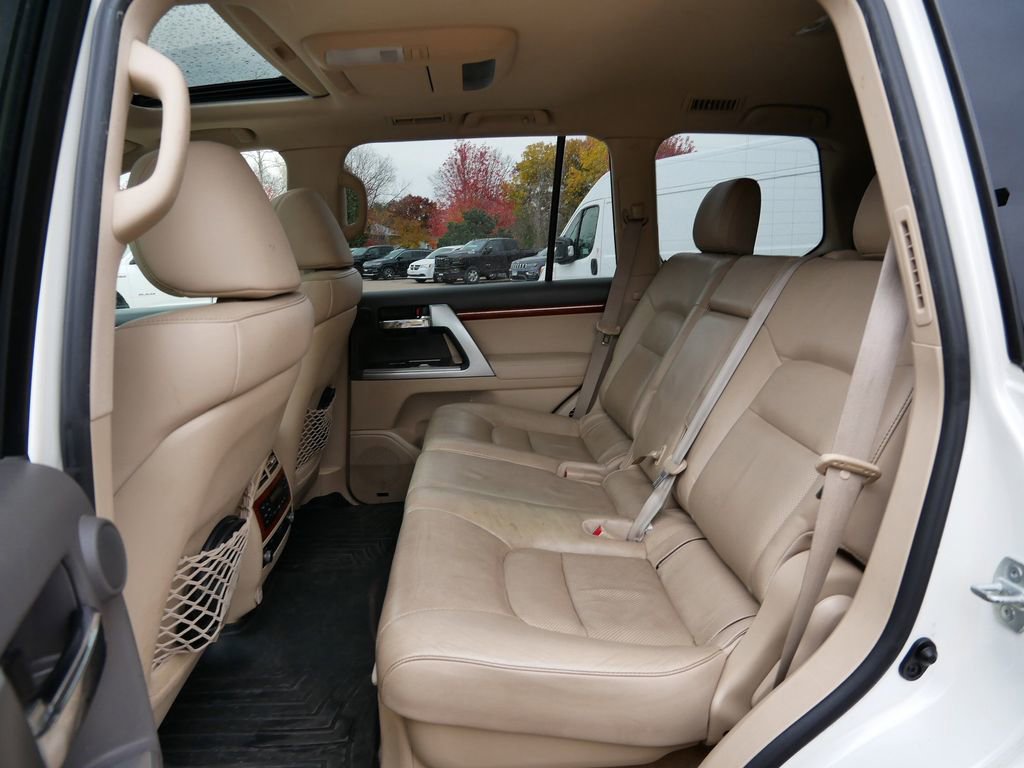 Used 2015 Toyota Land Cruiser image 40