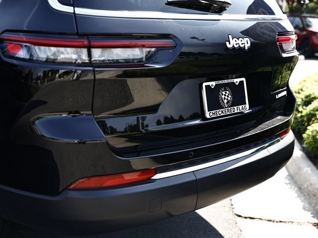 Used 2025 Jeep Grand Cherokee L Laredo w/ Luxury Tech Group I RWD image 6