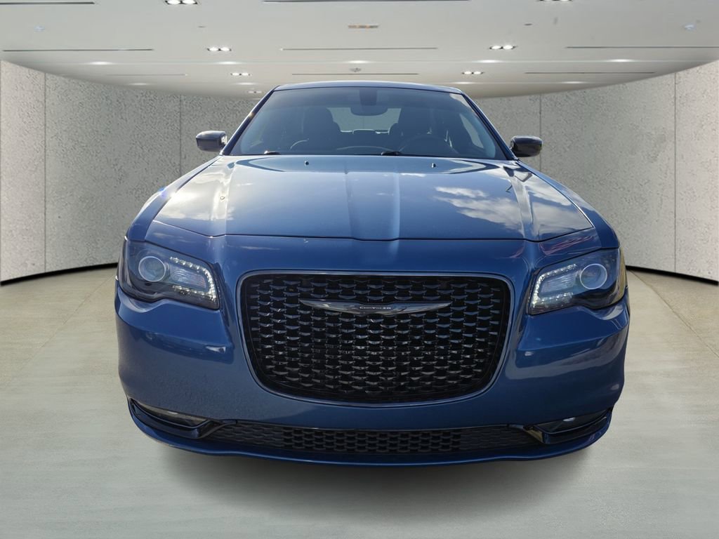 Used 2023 Chrysler 300 Touring w/ Sport Appearance Package image 8
