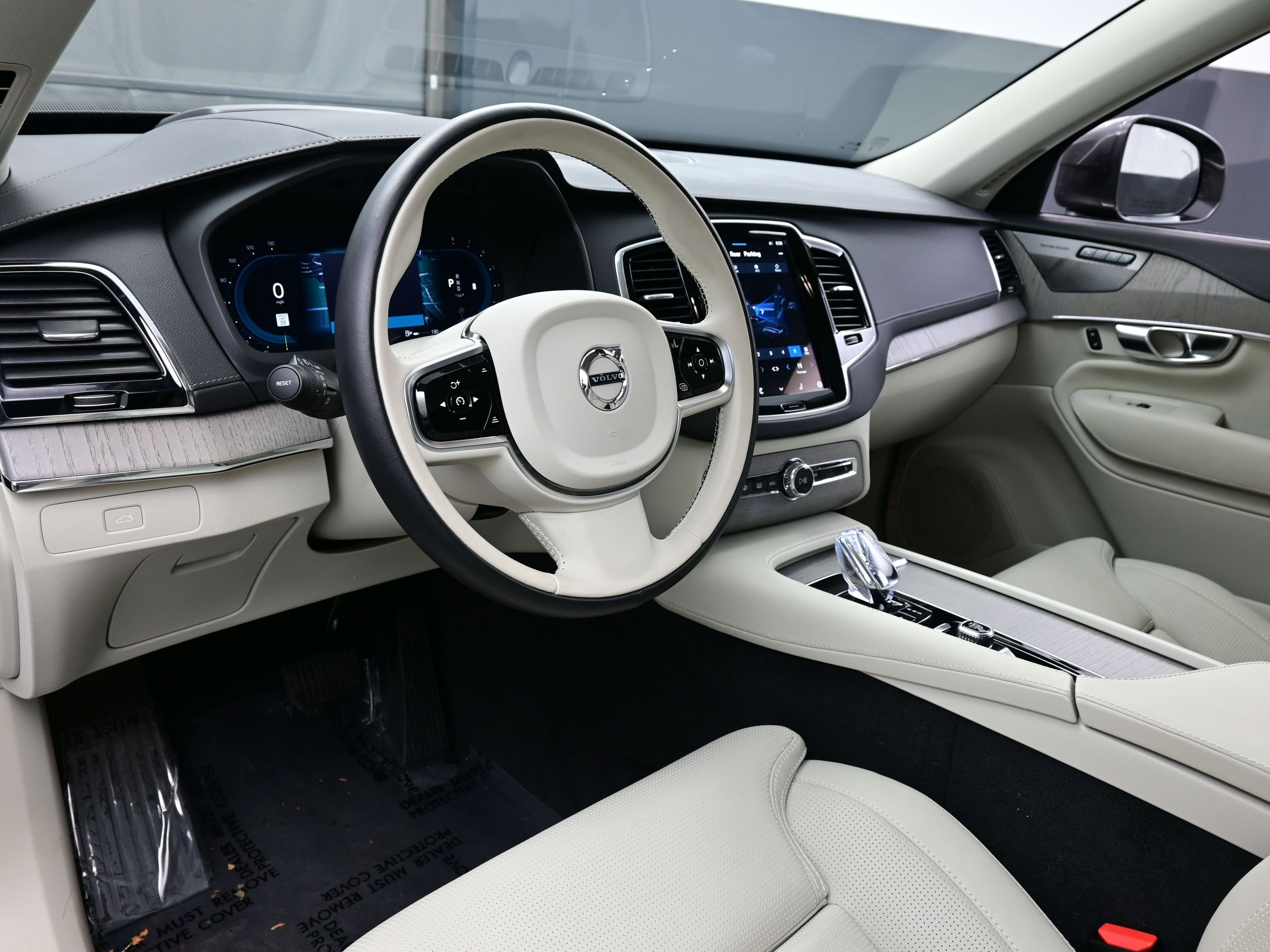 Used 2025 Volvo XC90 B6 Ultra w/ Protection Package image 14