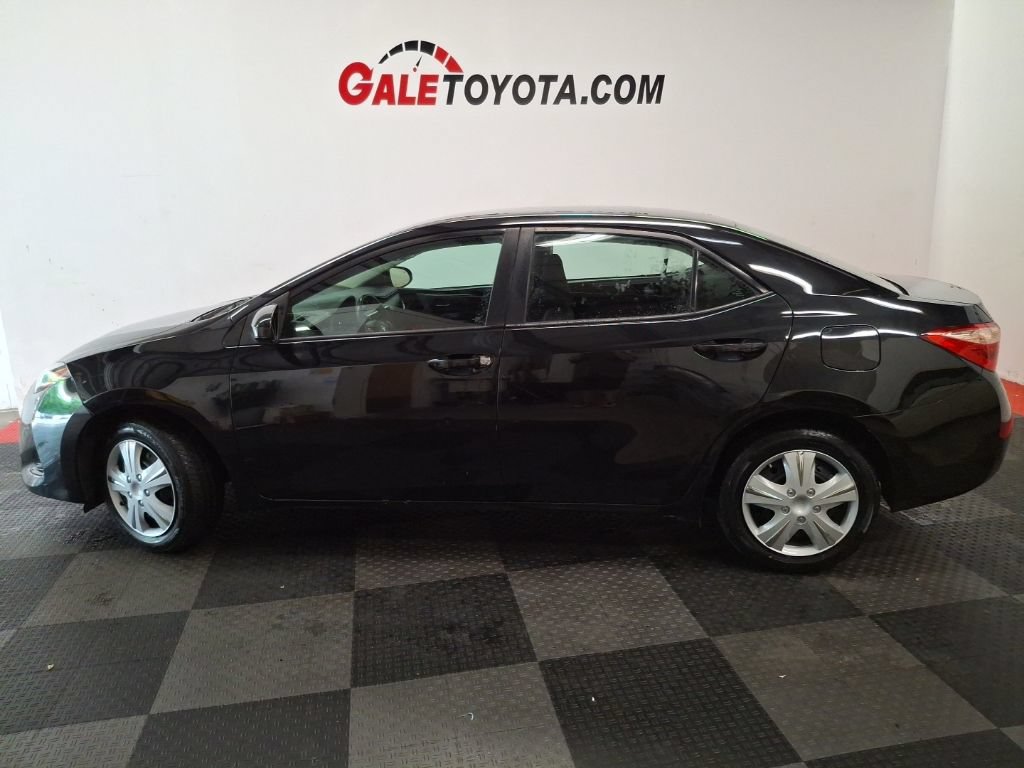 Used 2018 Toyota Corolla LE FWD image 9