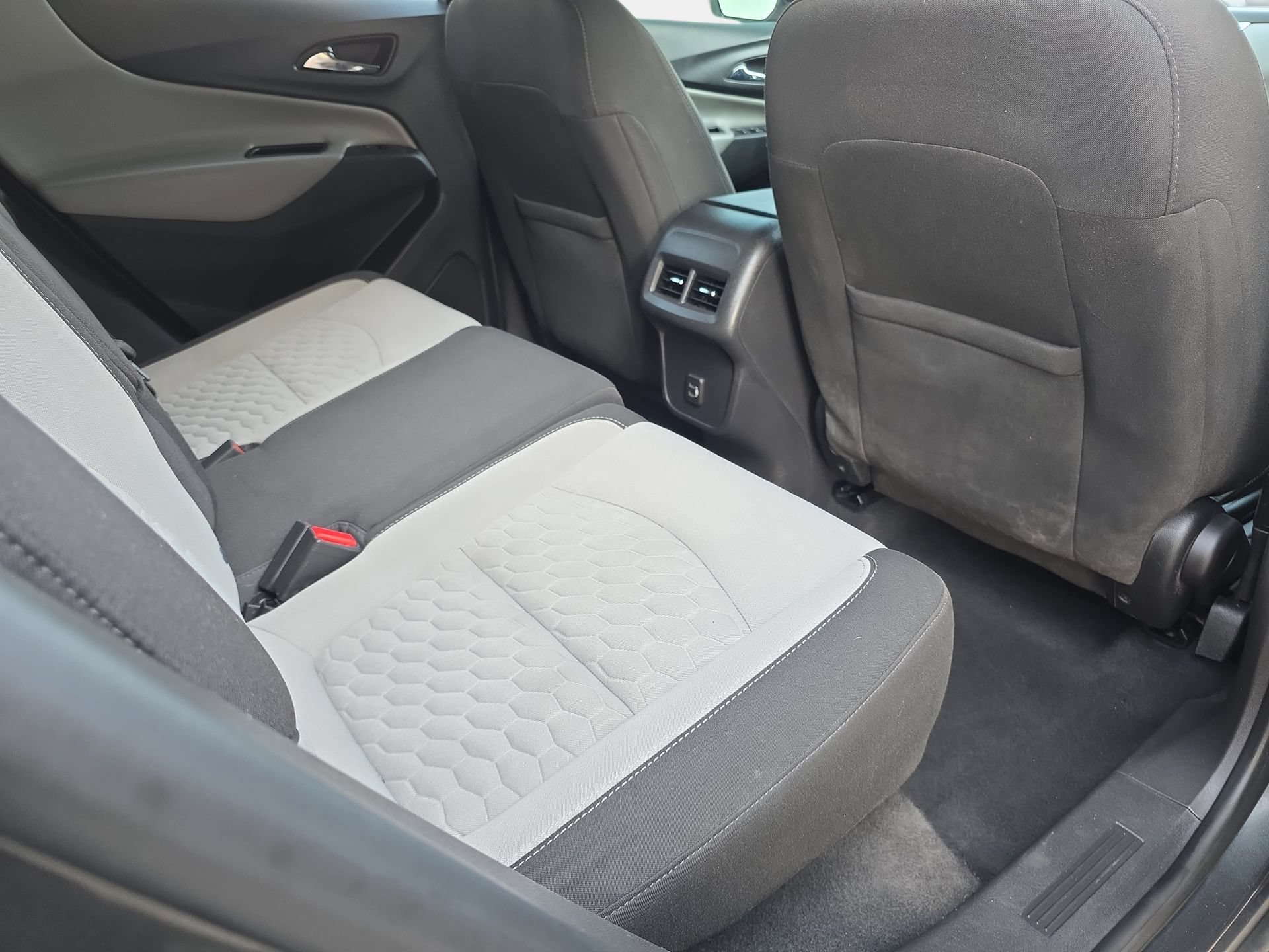 Used 2020 Chevrolet Equinox LS w/ LS Convenience Package FWD image 11
