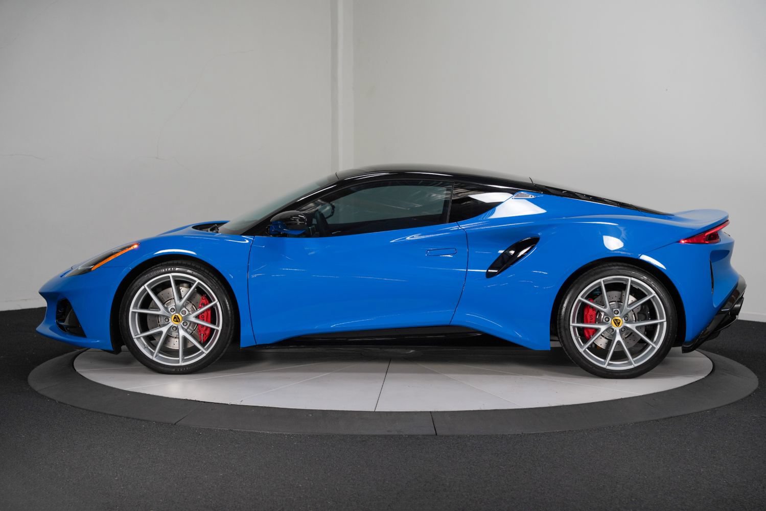 Used 2024 Lotus Emira First Edition RWD image 6