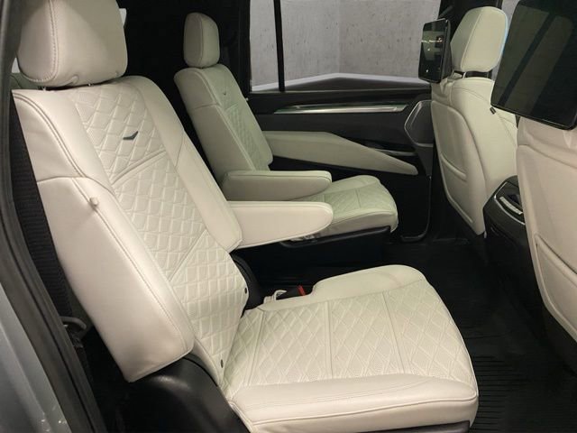Used 2025 Cadillac Escalade ESV V image 26