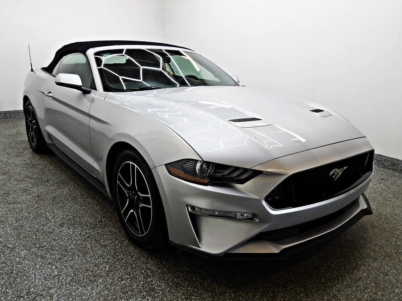 Used 2018 Ford Mustang Premium w/ Equipment Group 201A image 2