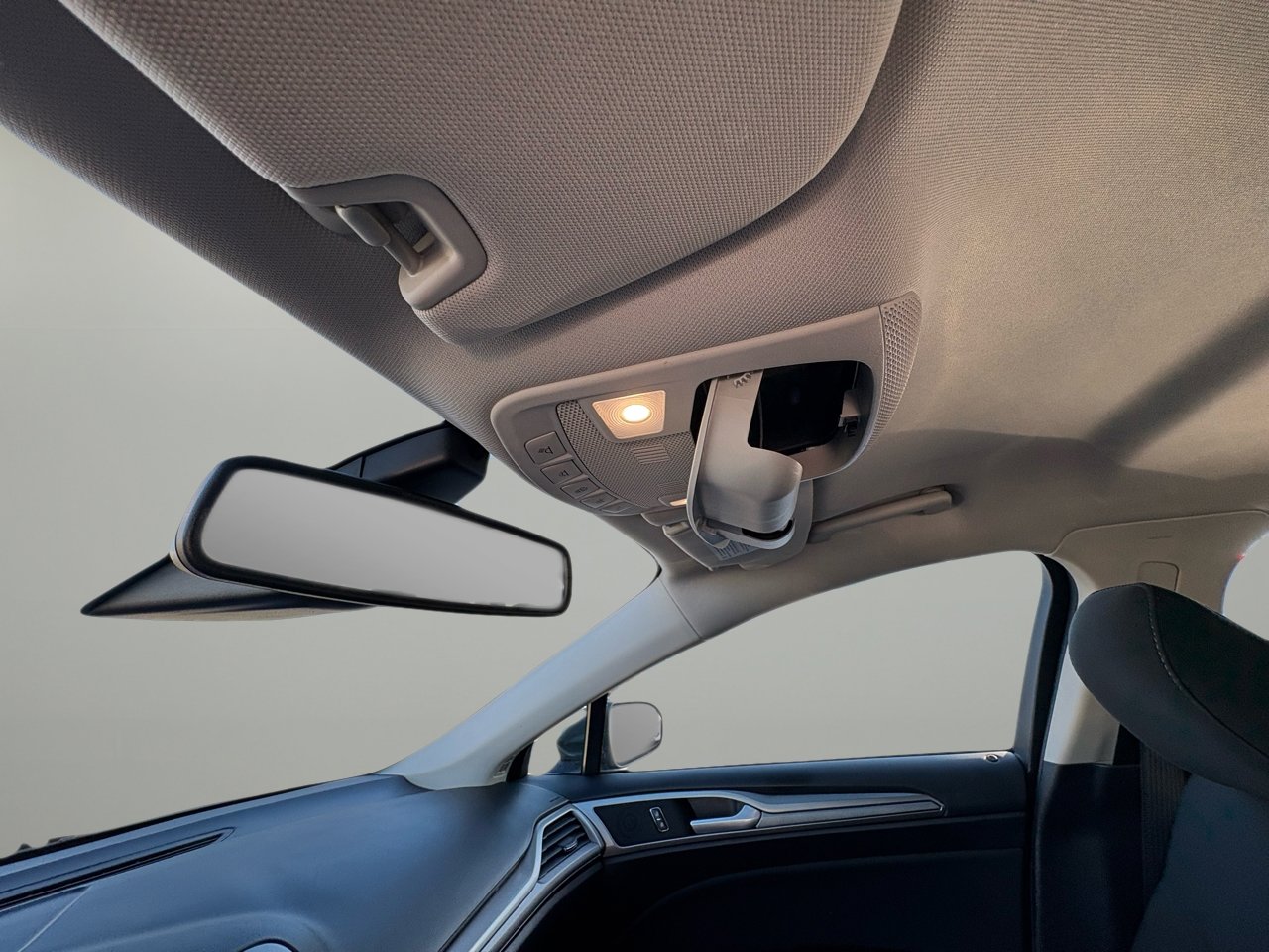 Used 2020 Ford Fusion SE image 21