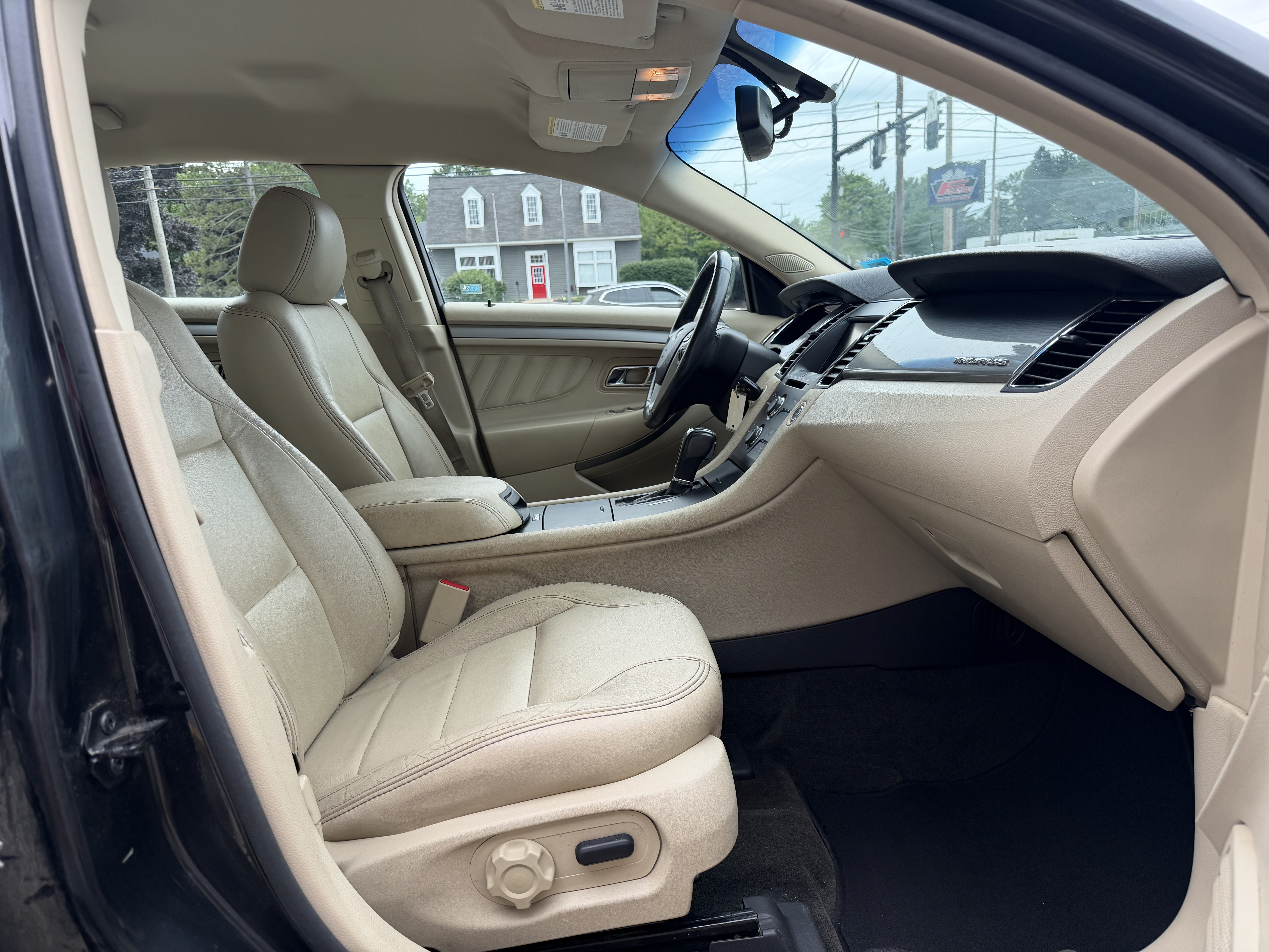 Used 2014 Ford Taurus SEL w/ Equipment Group 201A AWD/4WD image 12