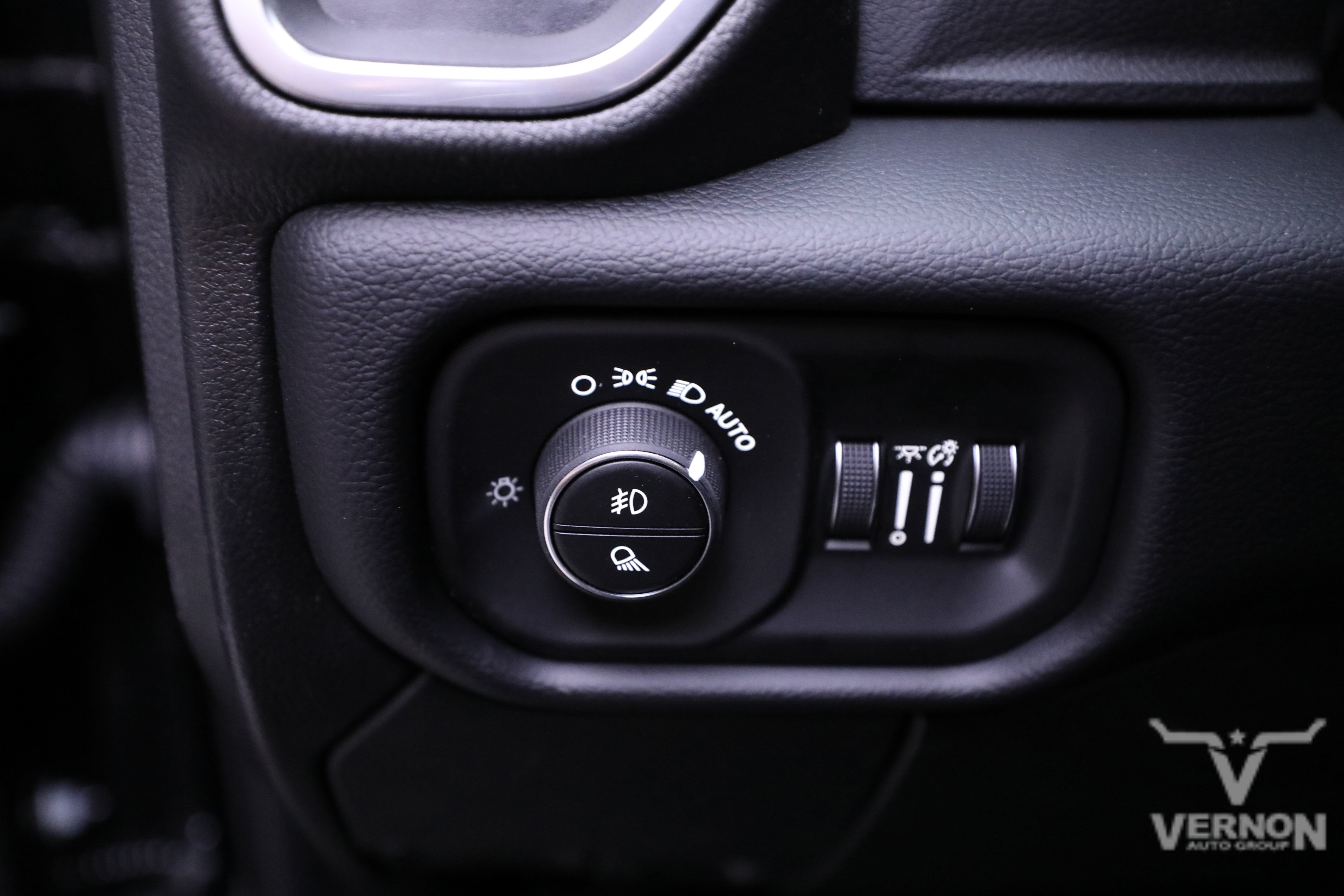 New 2026 RAM 2500 Laramie AWD/4WD image 16
