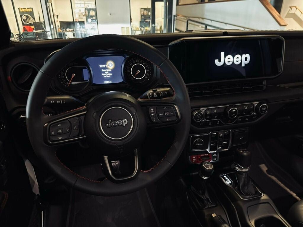 Used 2024 Jeep Wrangler Unlimited Rubicon AWD/4WD image 13