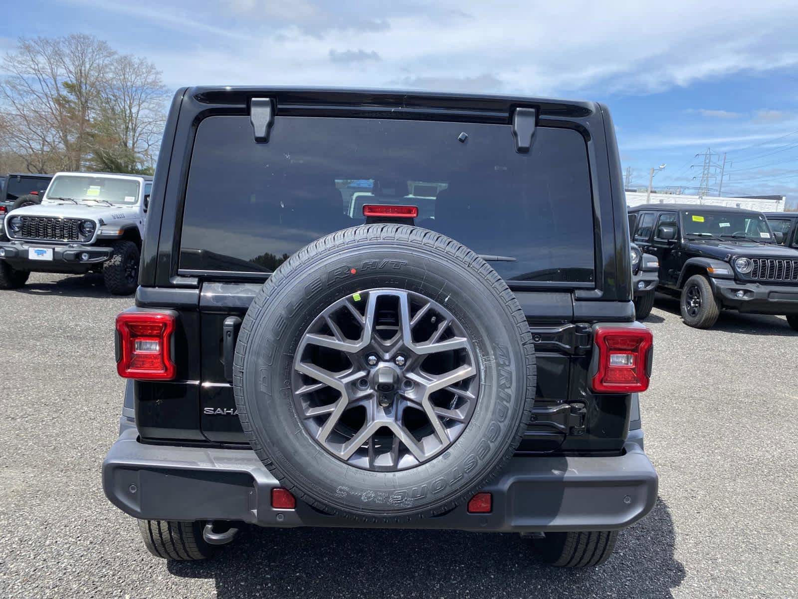 New 2026 Jeep Wrangler Unlimited Sahara AWD/4WD image 4