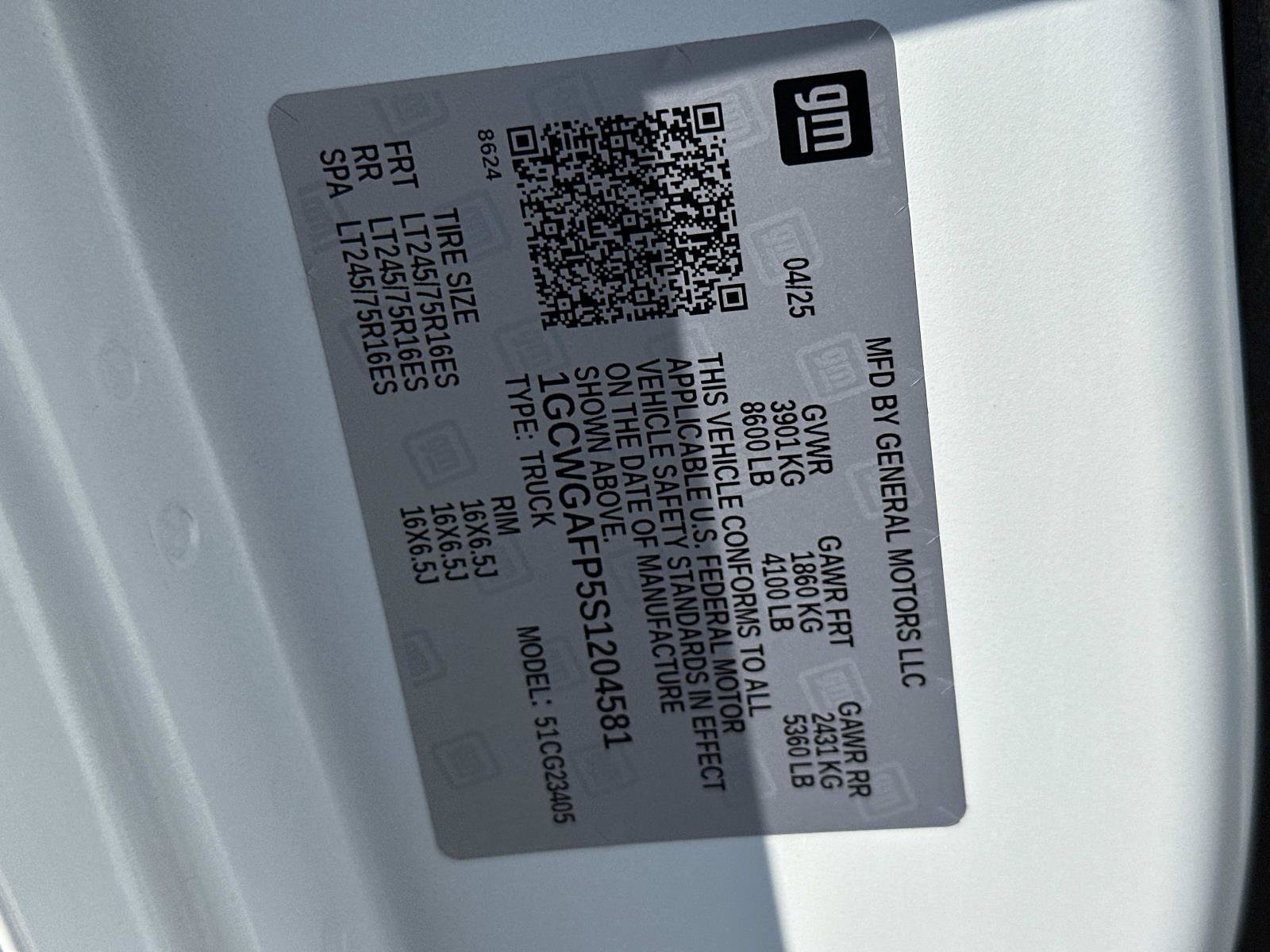 Certified 2025 Chevrolet Express 2500 w/ Driver Convenience Package RWD image 16