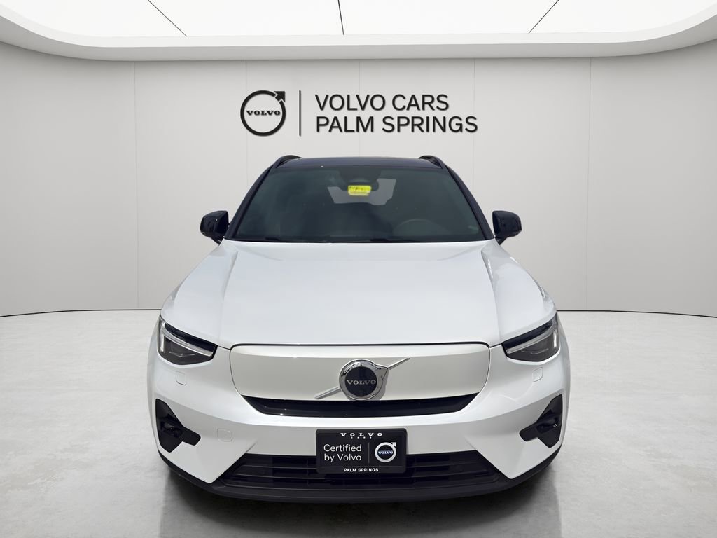 Used 2023 Volvo XC40 Recharge Ultimate image 3