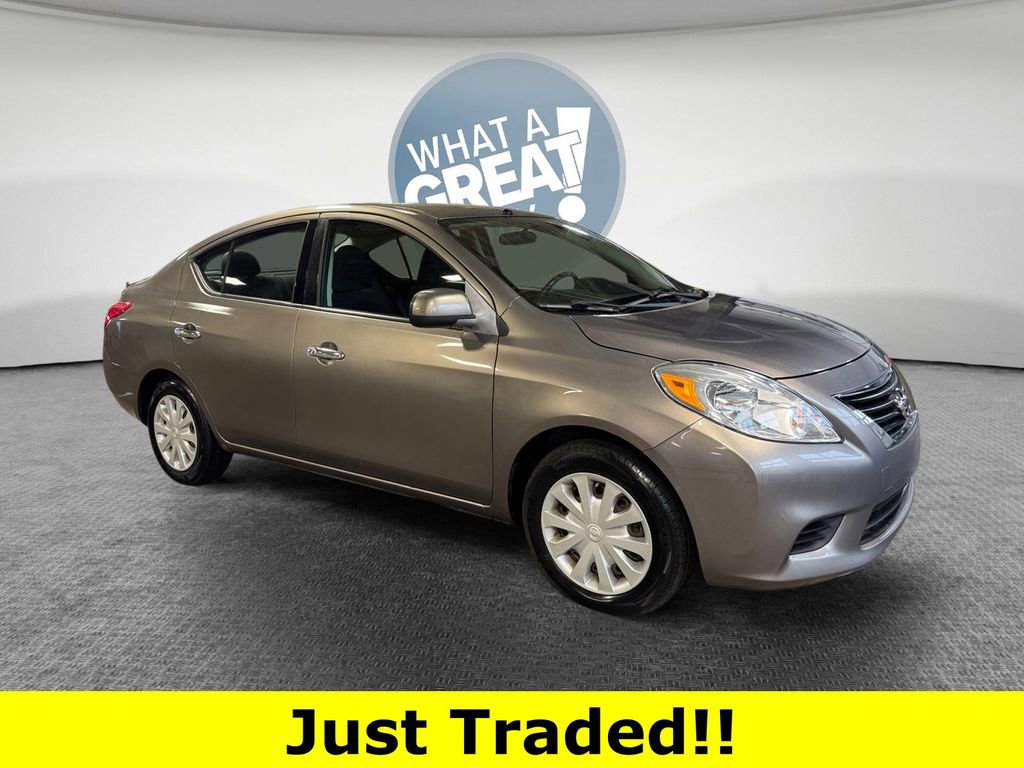 Used 2014 Nissan Versa SV image 1