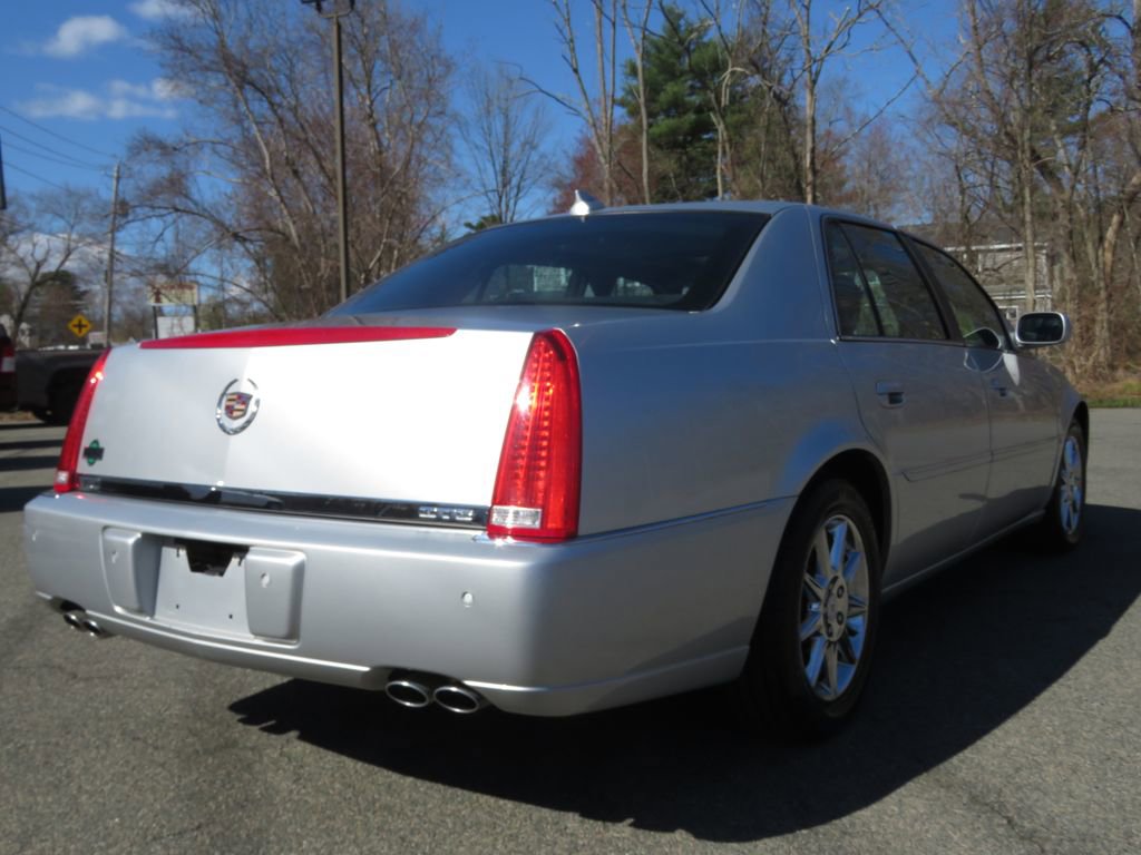 Used 2010 Cadillac DTS Luxury FWD image 5