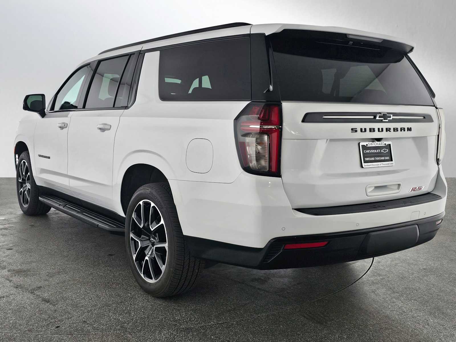 Used 2024 Chevrolet Suburban RST w/ Luxury Package image 5