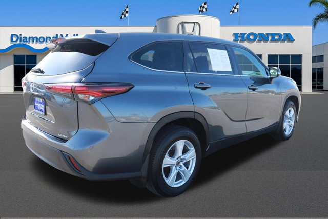 Used 2024 Toyota Highlander LE image 8
