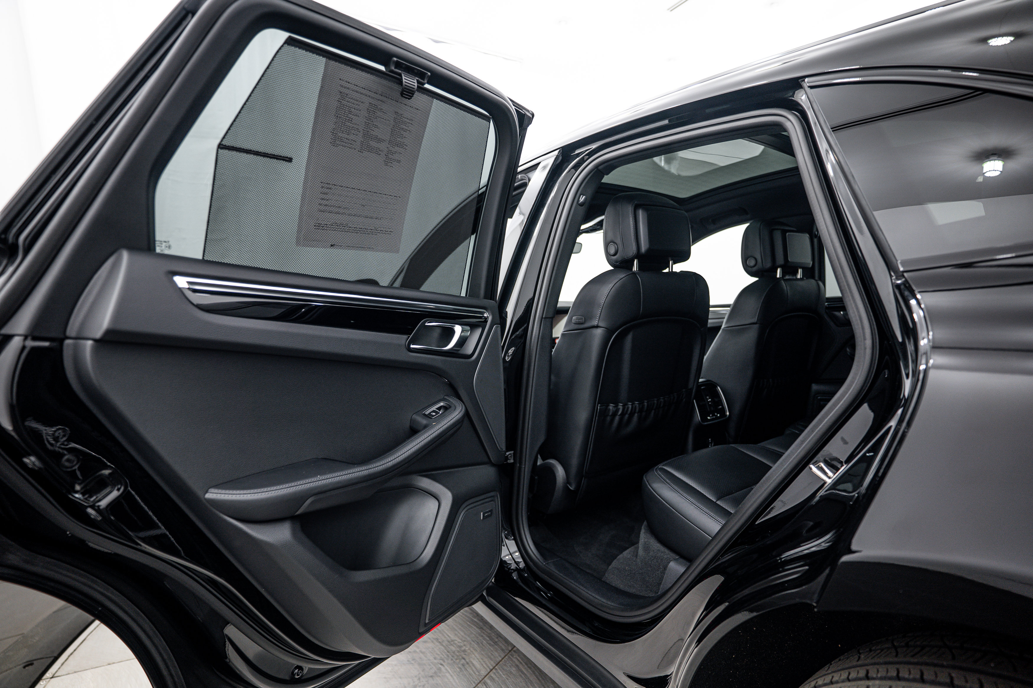 Certified 2026 Porsche Macan AWD/4WD image 23