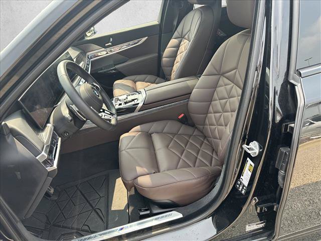 Used 2026 BMW 740i xDrive w/ Premium Package AWD/4WD image 12