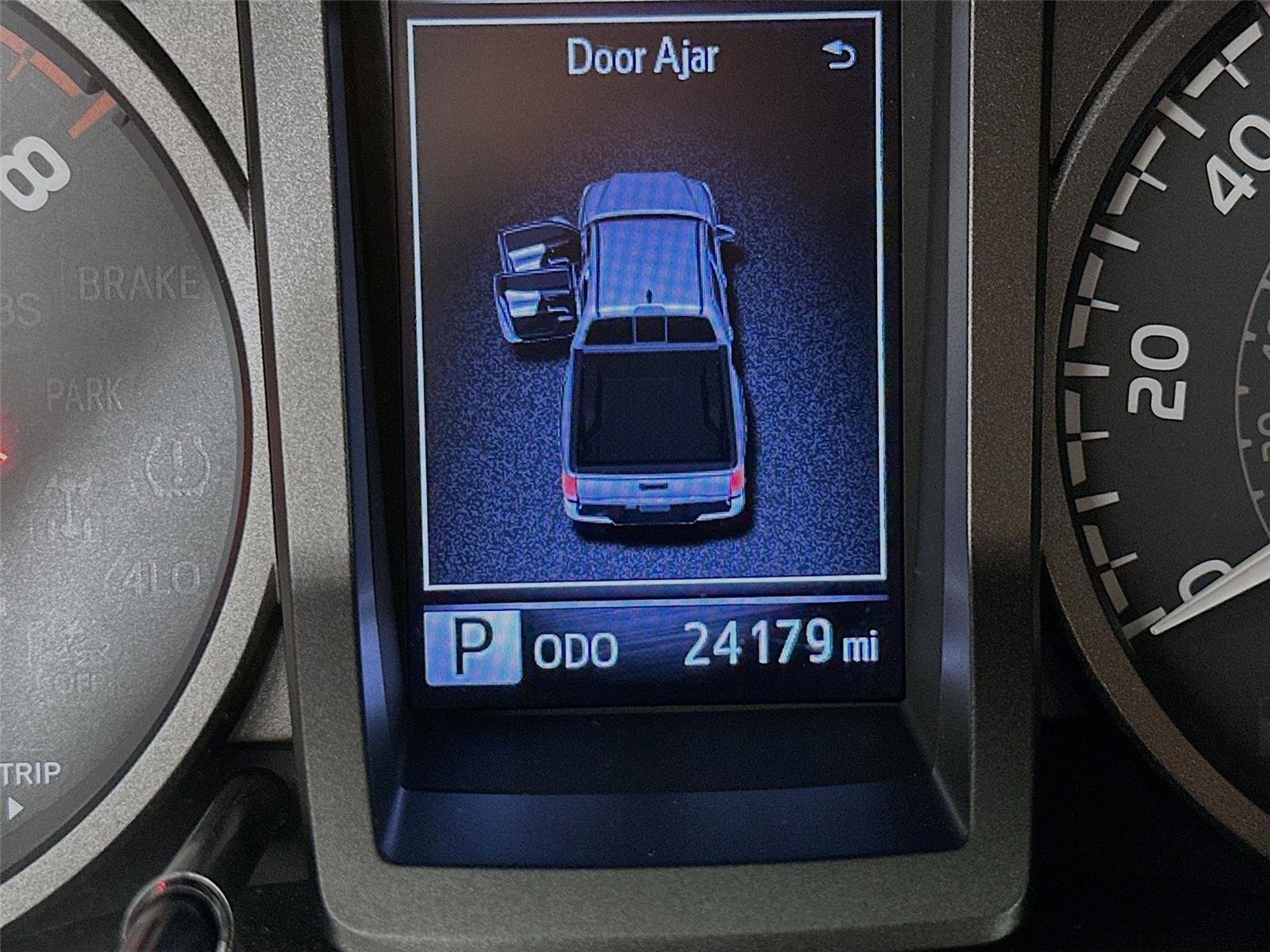 Certified 2018 Toyota Tacoma TRD Off-Road image 18